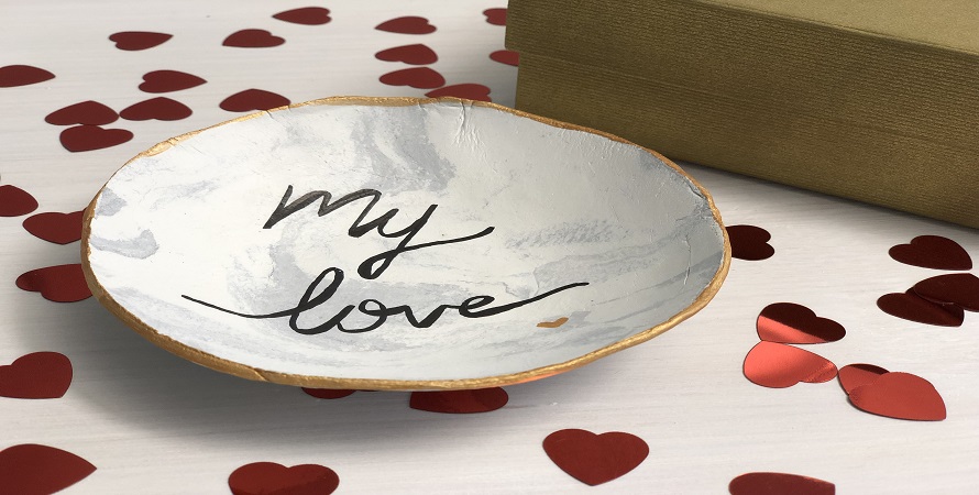 Geschenkidee für den Valentinstag: DIY-Tonschale