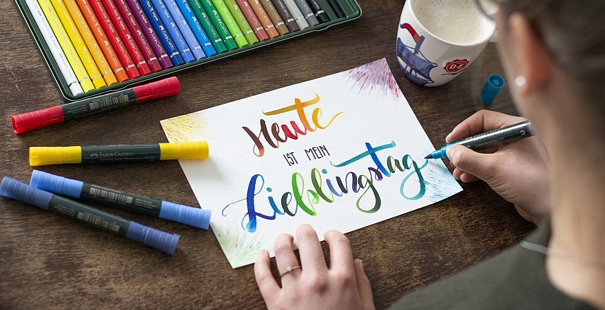 Gute Mischung: Aquarelllettering und Aquarellillustrationen