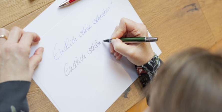 Mit Schönschrift im Alltag die Handschrift verbessern – Tschüss Unleserlichkeit!