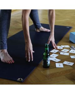 Kikkerland Parytspiel Beer Yoga
